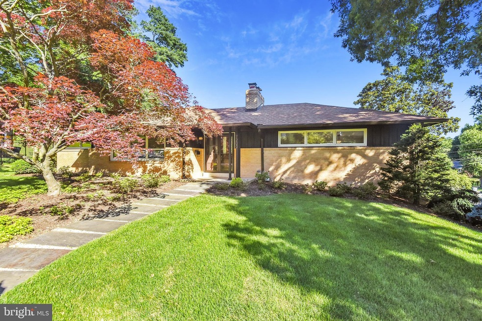 7200 Regent Dr, Alexandria, VA 22307 - photo 1