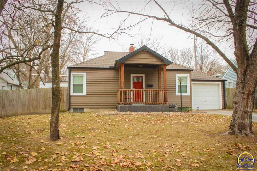 615 SW Randolph Ave, Topeka, KS 66606 - photo 1