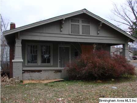 Front view of house on corner lot in north East La