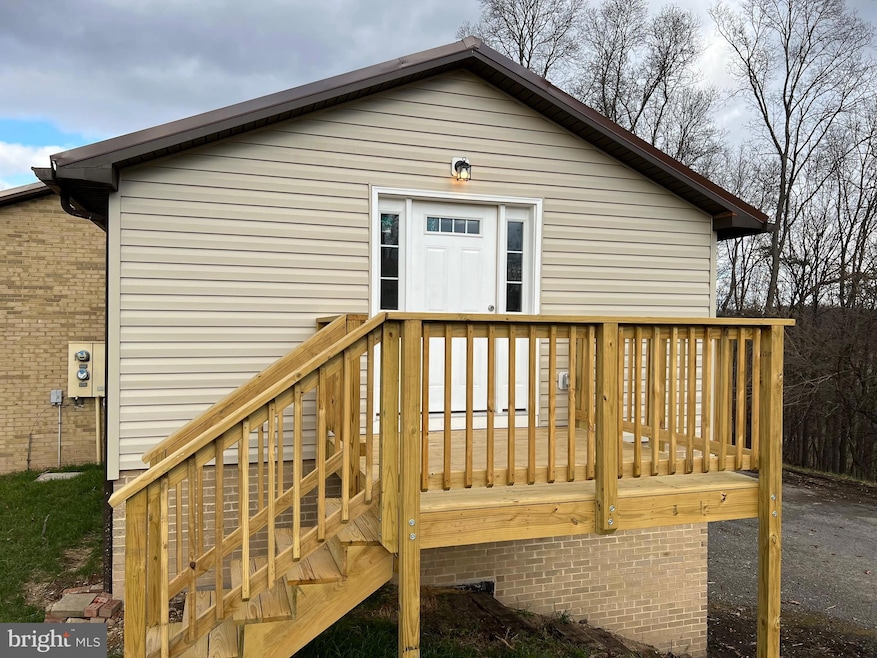 277 Briarwood Cir unit 5, Berkeley Springs, WV 25411 - photo 1