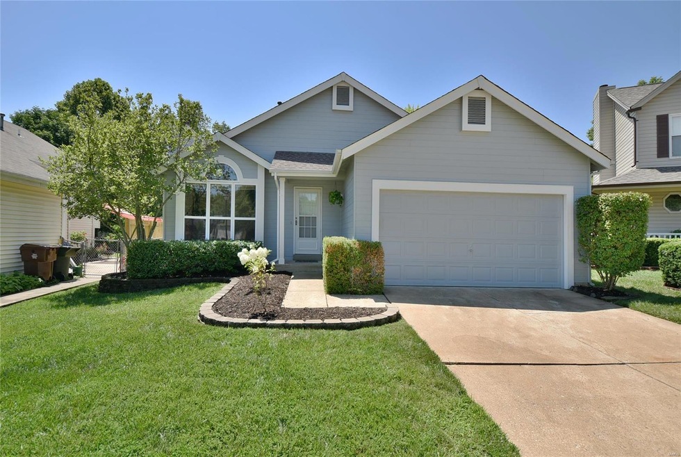 WELCOME HOME TO 305 CYPRESS POINT CT!