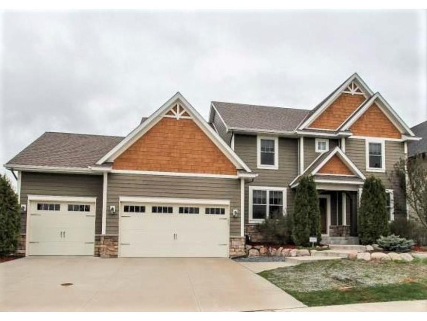 Beautiful Curb appeal Nestled in a cul-de-sac lot 