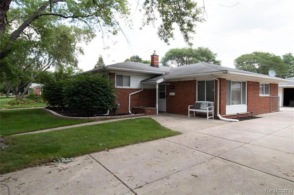 Front of house-2.jpg