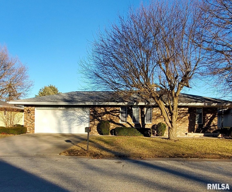 225 Crestwood Dr, Lincoln, IL 62656 - photo 1