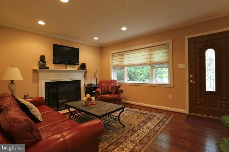10606 Lexington Ct, Kensington, MD 20895 - photo 1