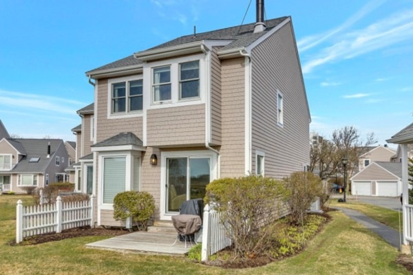 7 Brigantine Ln, Quincy, MA 02171 - photo 1