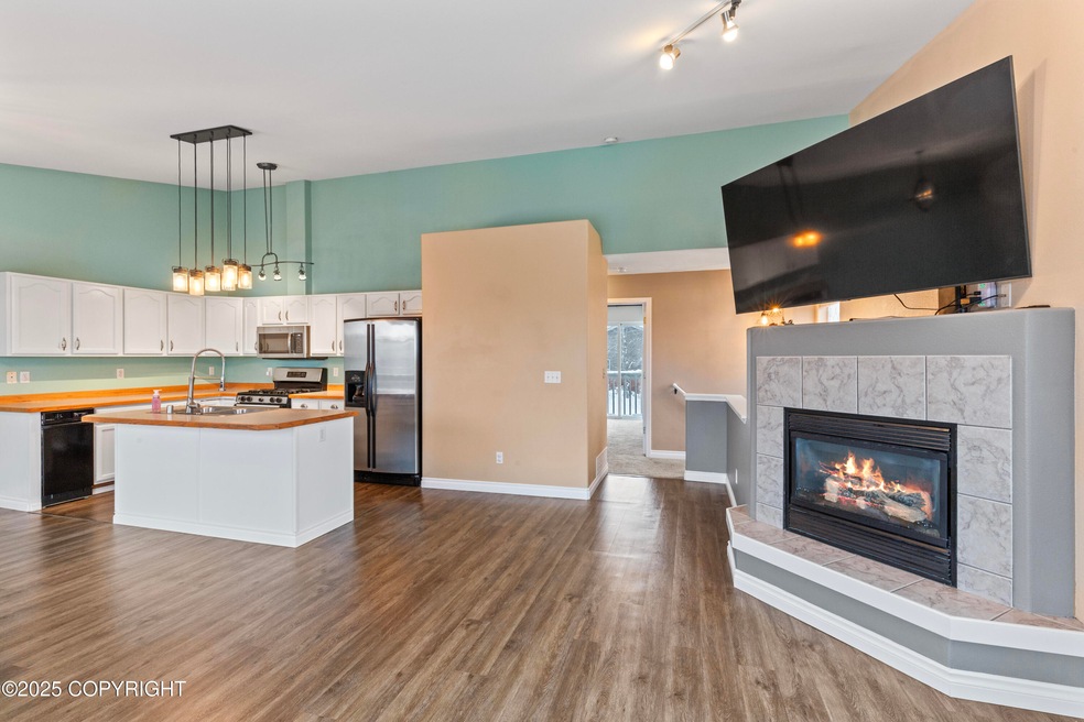 12023 Whitecap Place unit 37, Anchorage, AK 99515 - photo 1