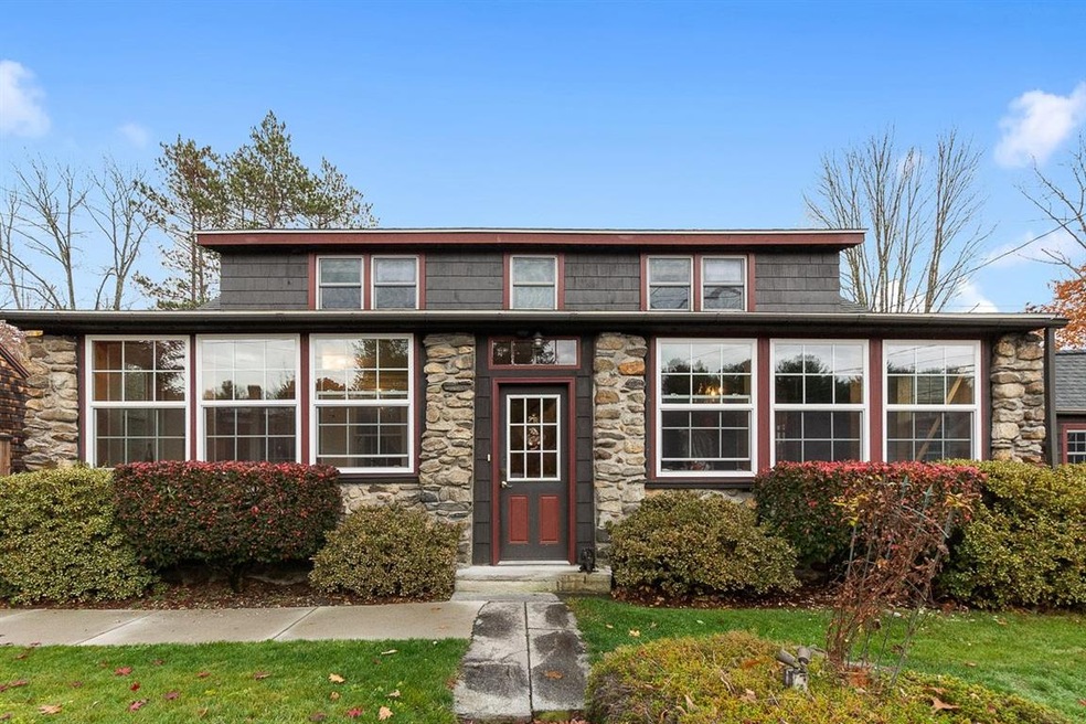 1043 N Brookfield Rd, Oakham, MA 01068 - photo 1