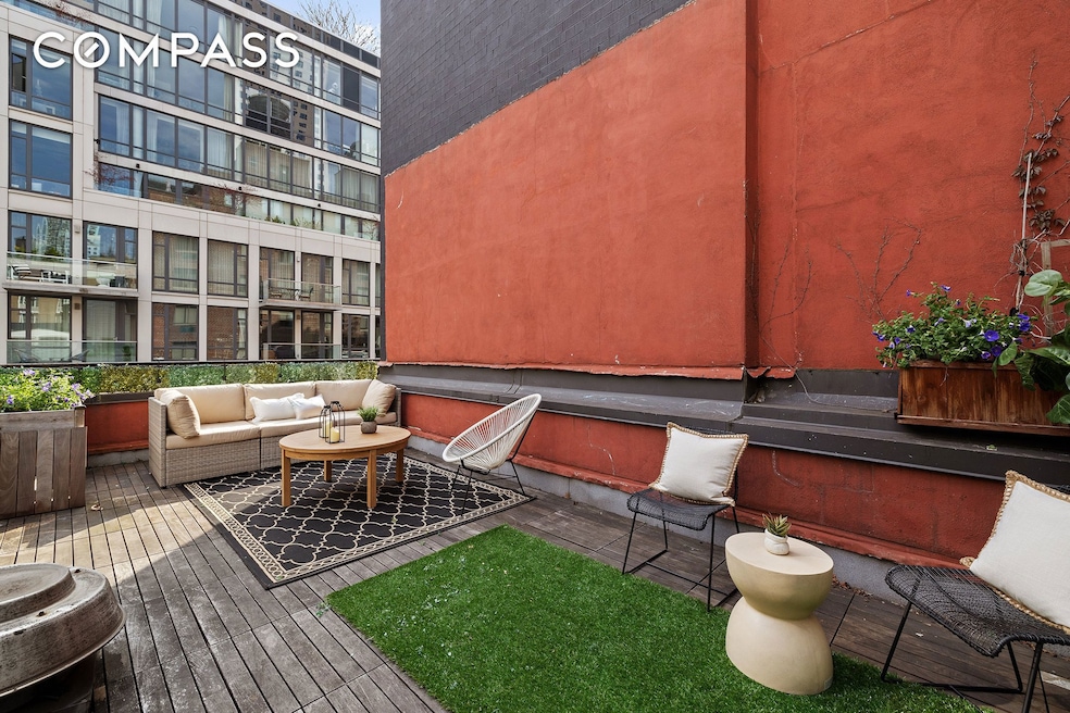 Sold $2,025,000 • Co-Listing Agent