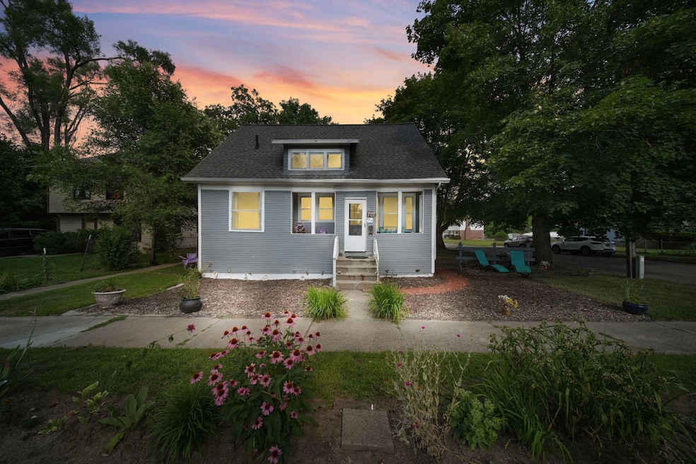 1717 Carl Breeding Way, Jackson, MI 49203 - photo 1