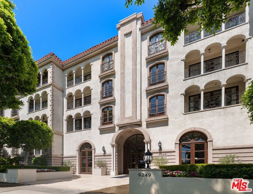 9249 Burton Way unit 501, Beverly Hills, CA 90210 - photo 1