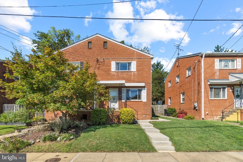 108 W Taylor Run Pkwy, Alexandria, VA 22314 - photo 1