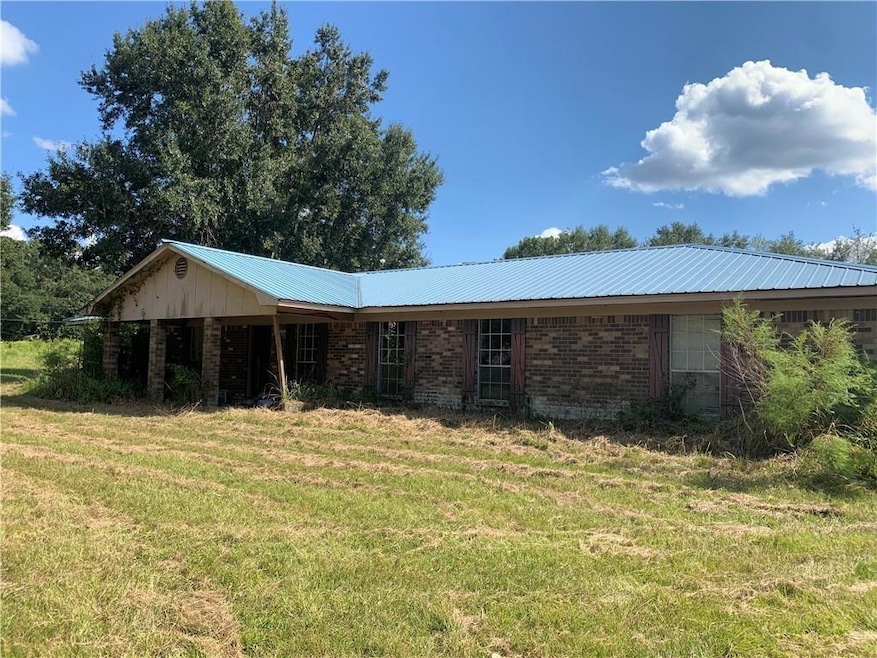 View of front of home featuring a front yard