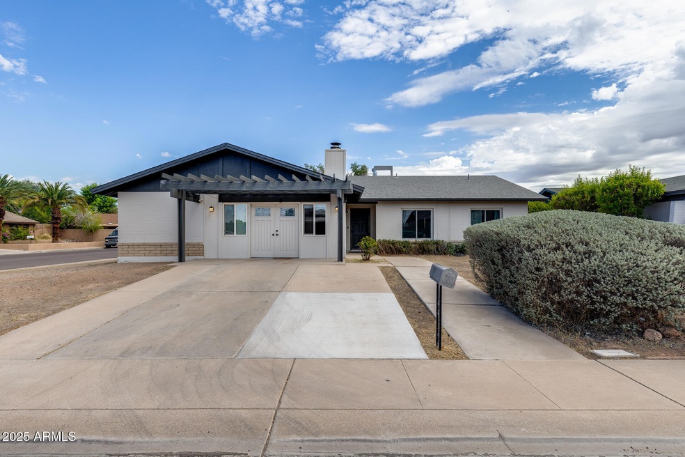 3844 W Calavar Rd, Phoenix, AZ 85053 - photo 1