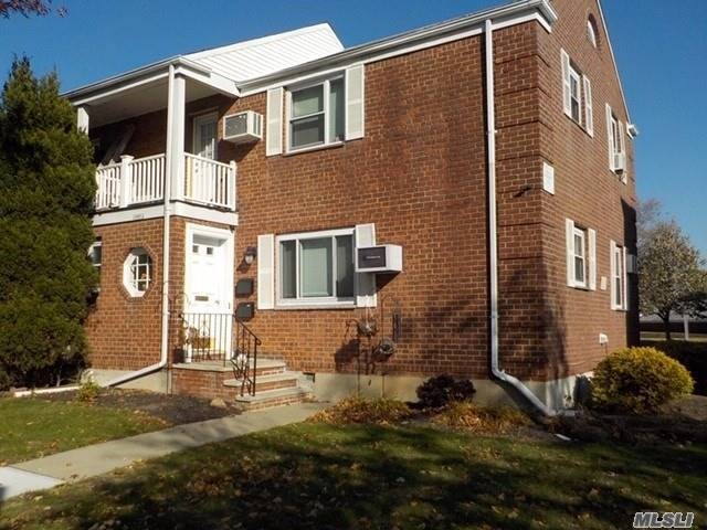 7407 Little Neck Pkwy unit 1st fl, Glen Oaks, NY 11004 - photo 1