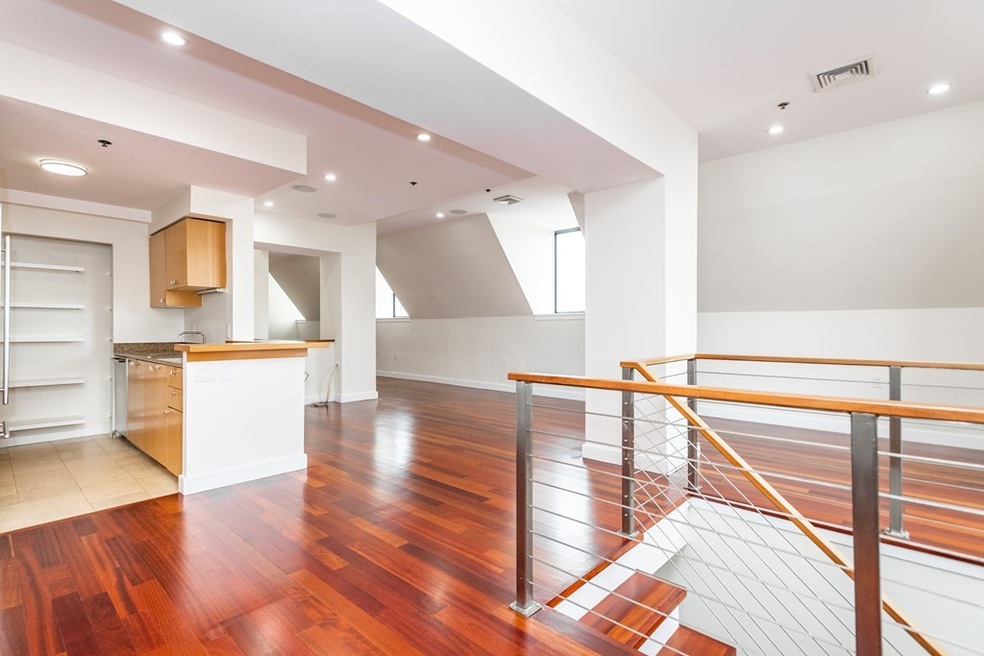 Lincoln Wharf unit 820&821, Boston, MA 02109 - photo 1