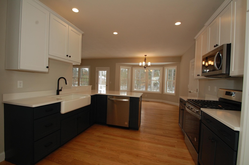 10 Crab Tree Ct unit 27, MerriMacK, NH 03054 - photo 1