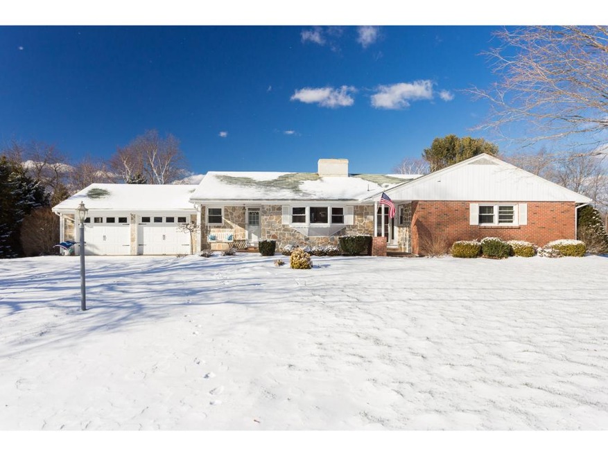 5 William Cir, Stratham, NH 03885 - photo 1