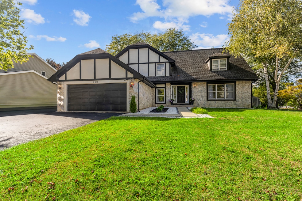 700 Fairfield Ln, Algonquin, IL 60102 - photo 1