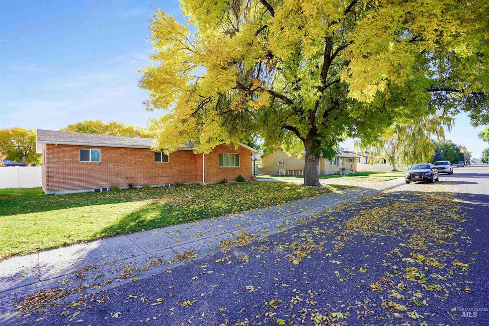 2311 Burton Ave, Burley, ID 83318 - photo 1