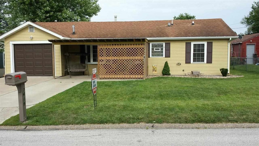 7419 Cedar St, Davenport, IA 52806 - photo 1