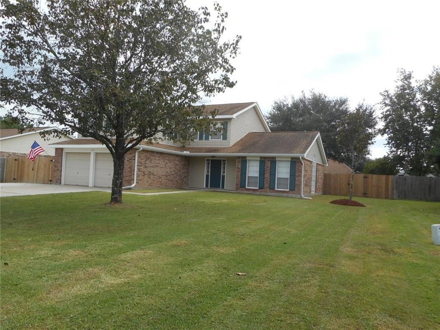 Large lot 83x120, Mature trees, Well kept 2 story