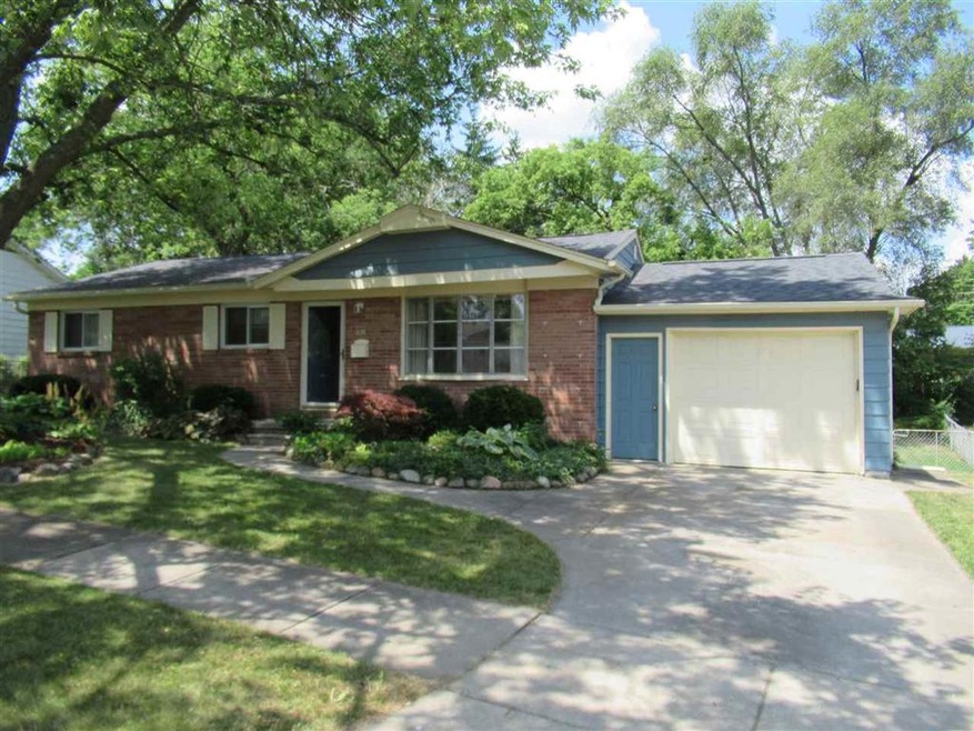 428 Laurie Dr, Flushing, MI 48433 - photo 1