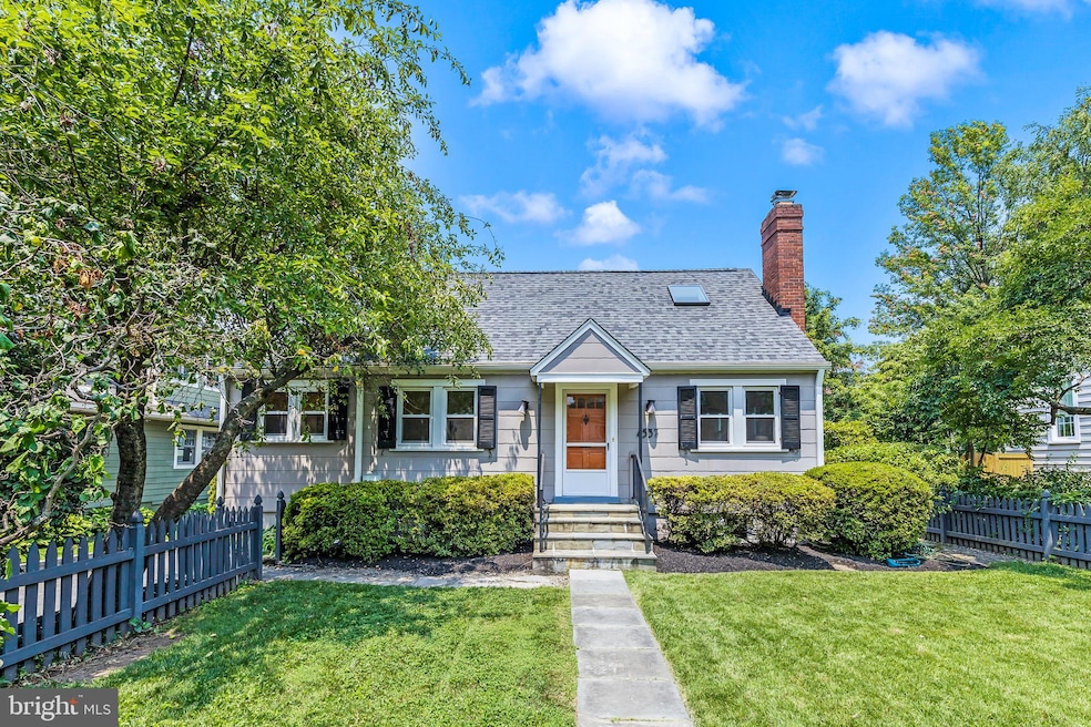 4537 S Chelsea Ln, Bethesda, MD 20814 - photo 1