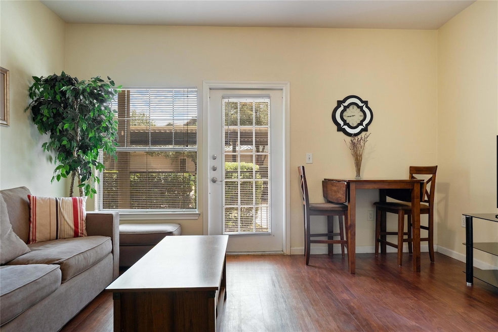 2320 Gracy Farms Ln unit 812, Austin, TX 78758 - photo 1