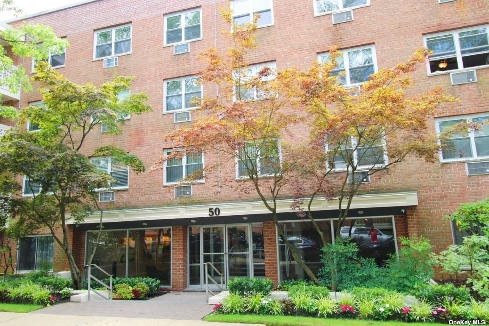 Claridge Apartment Corporation unit 1N, Great Neck, NY 11021 - photo 1