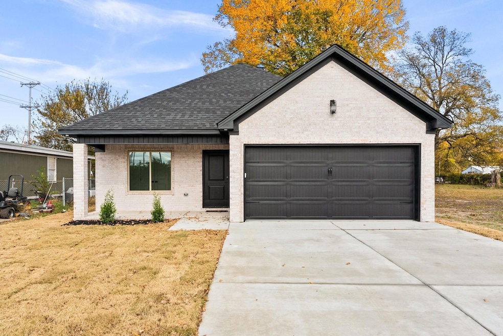 1705 E 2nd St, North Little Rock, AR 72114 - photo 1