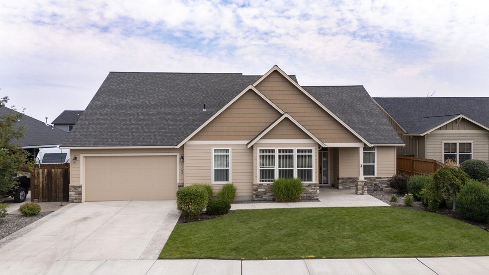 1-web-or-mls-1737 NW Upas Ave, Redmond-1
