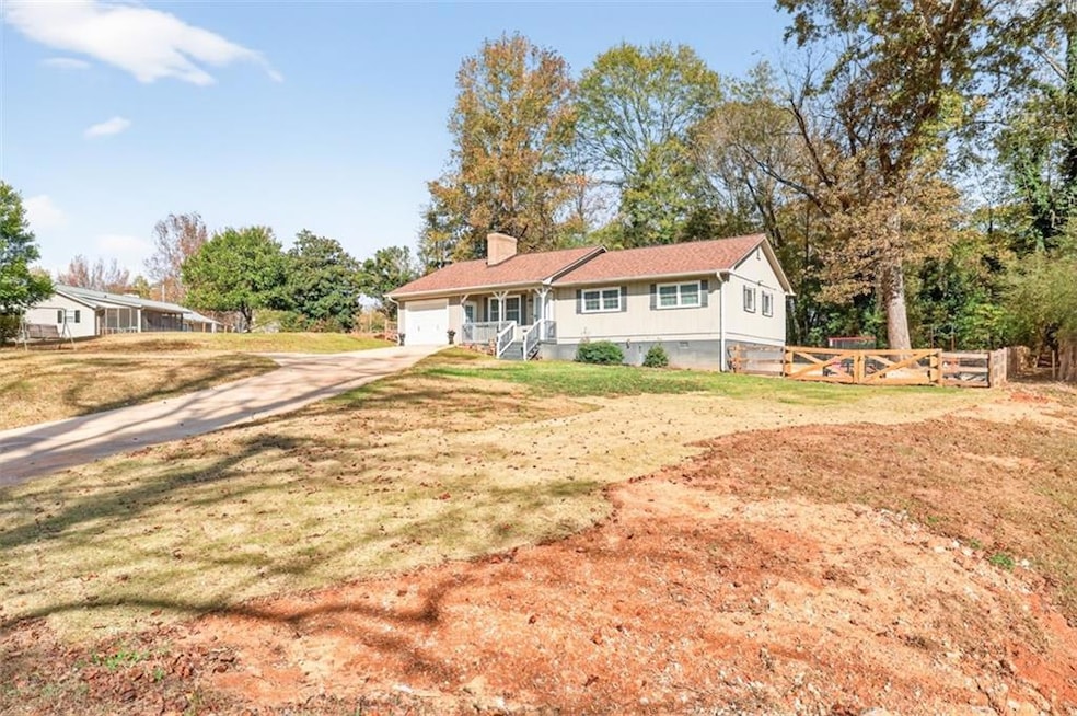 5867 Meadow View Ln, Flowery Branch, GA 30542 - photo 1