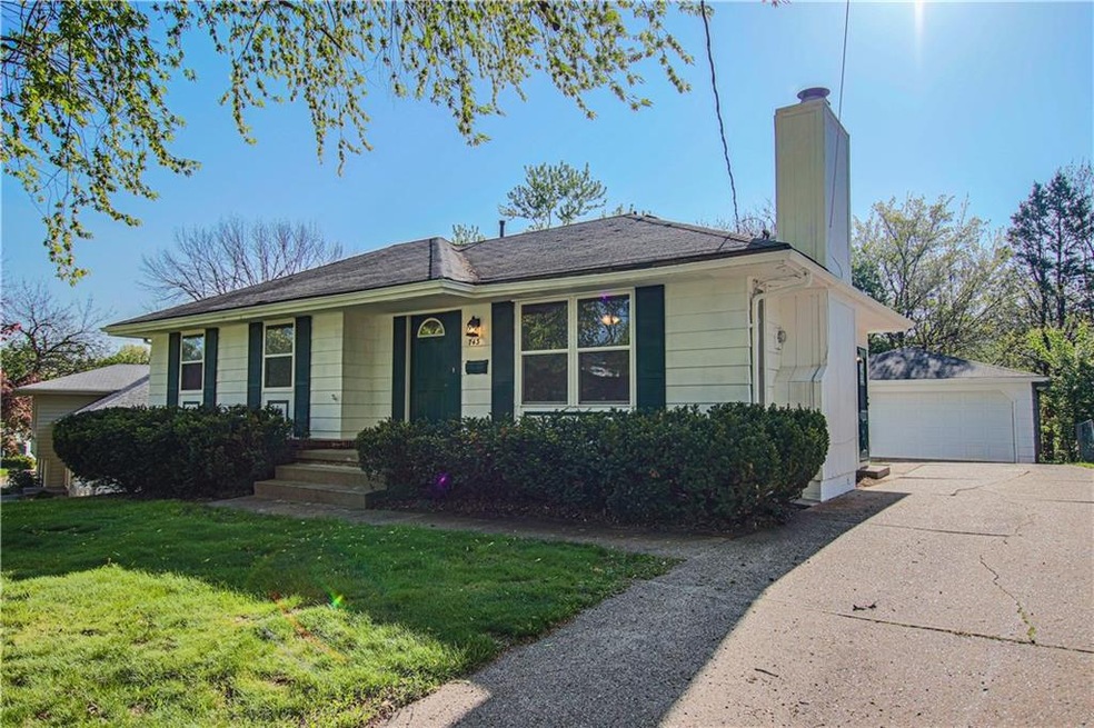 743 34th St, West Des Moines, IA 50265 - photo 1