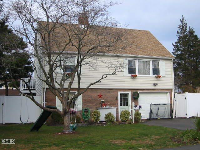 18 Pettom Rd, Norwalk, CT 06850 - photo 1