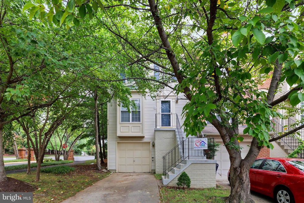 45570 Whitcomb Square, Sterling, VA 20166 - photo 1