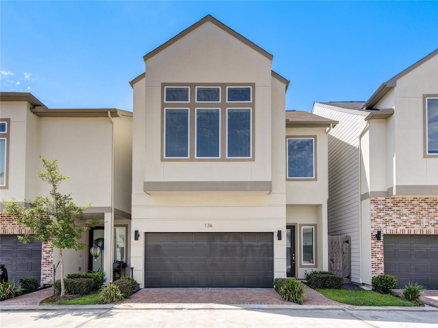 136 Knightsbridge Park Ln, Houston, TX 77018 - photo 1