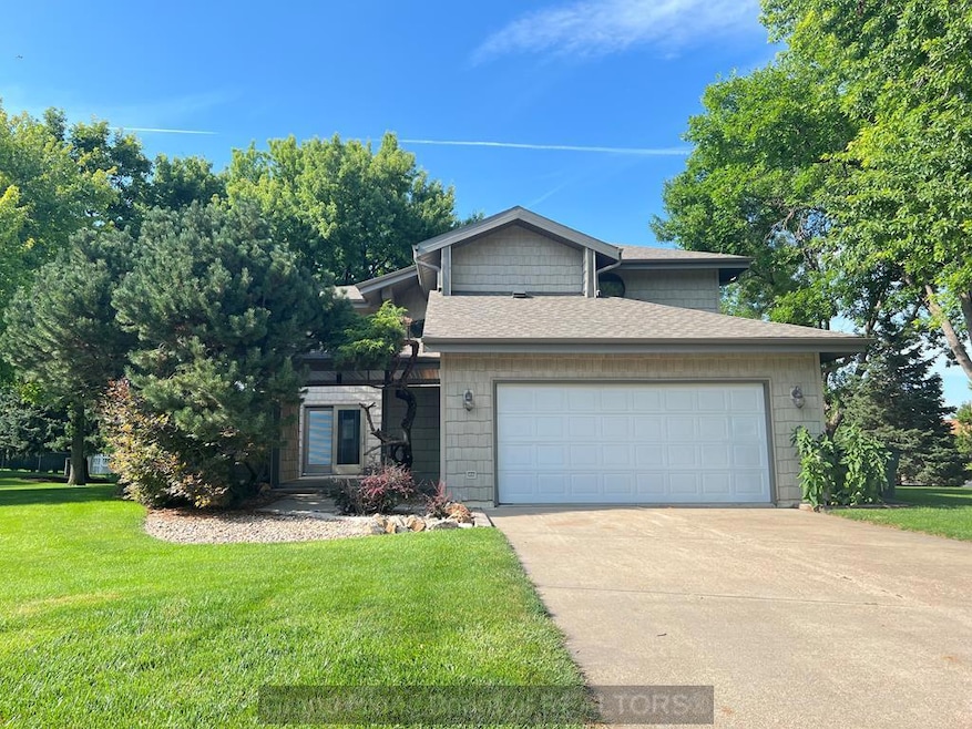 602 Dockside Cove, Hastings, NE 68901 - photo 1