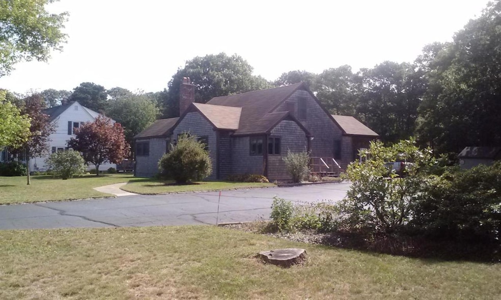724 Sandwich Rd, Buzzards Bay, MA 02532 - photo 1