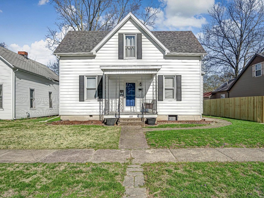 109 S Edison St, Freeburg, IL 62243 - photo 1