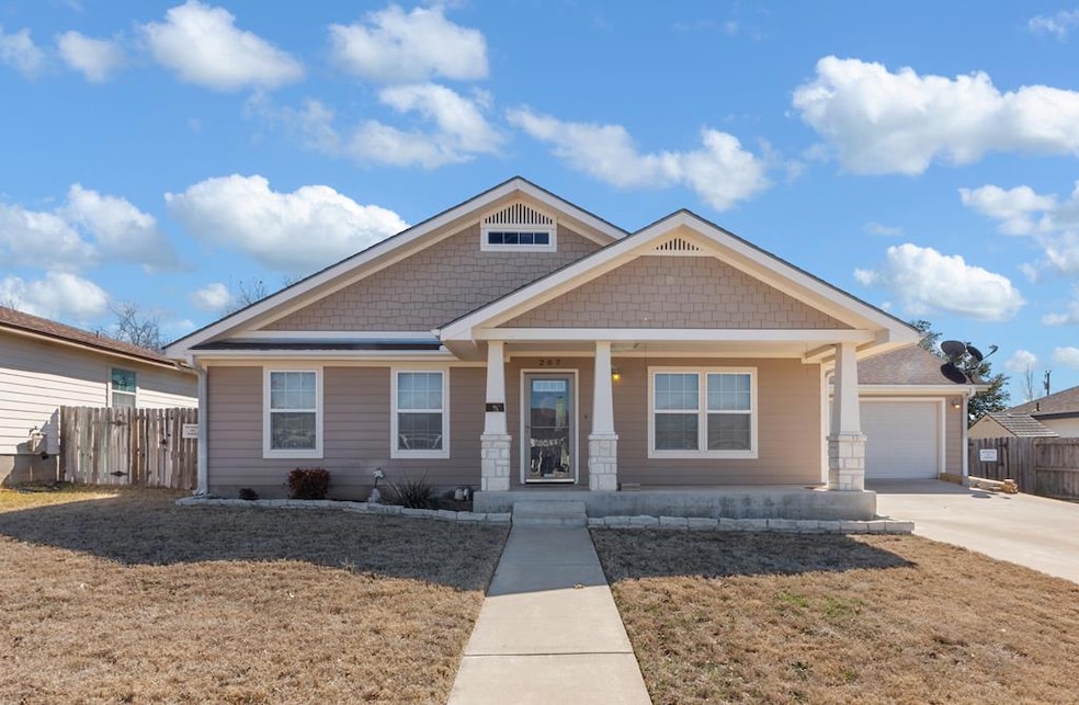 207 Green Oaks Loop, Fredericksburg, TX 78624 - photo 1