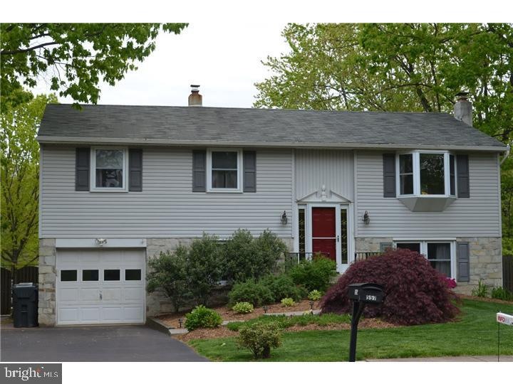 557 Hillside Dr, Lansdale, PA 19446 - photo 1