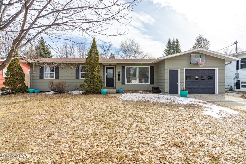 1823 S 19th St, Grand Forks, ND 58201 - photo 1