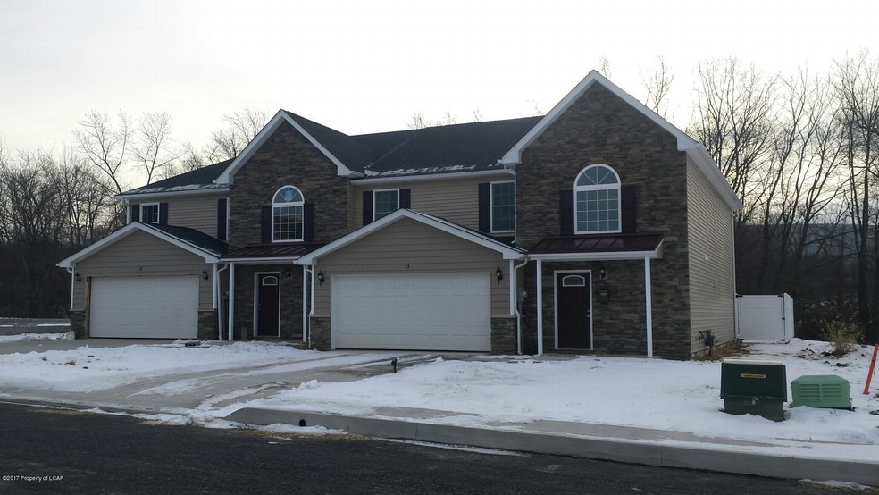 15 Maria Dr, Wilkes-Barre, PA 18706 - photo 1