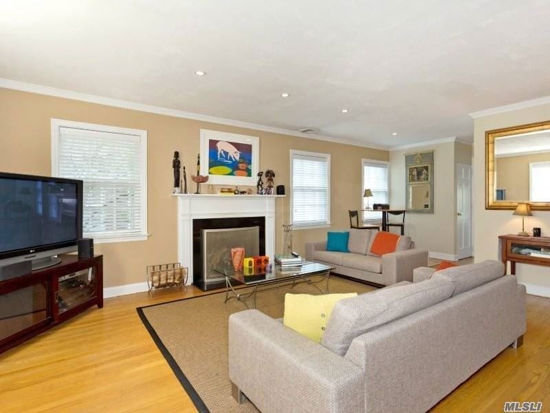 10 Bayview Ct, Manhasset, NY 11030 - photo 1