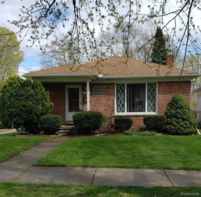 10140 Tecumseh  front pic 1.jpg