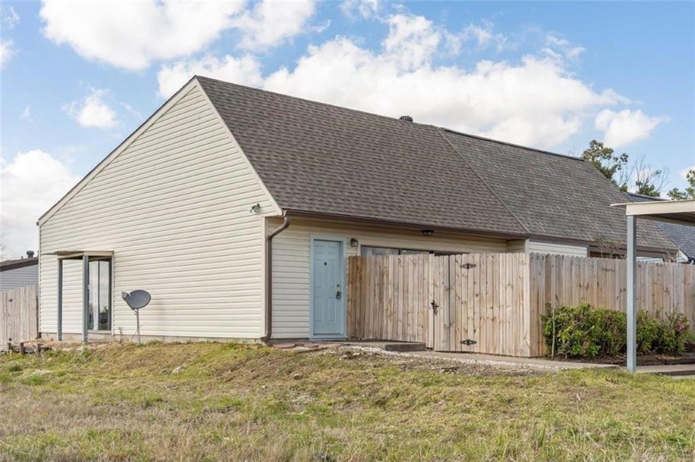 1807 Fox Run Dr, Lake Charles, LA 70605 - photo 1