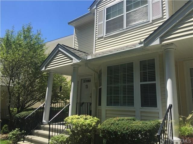 Front view - sunny and bright end unit at Rivertur