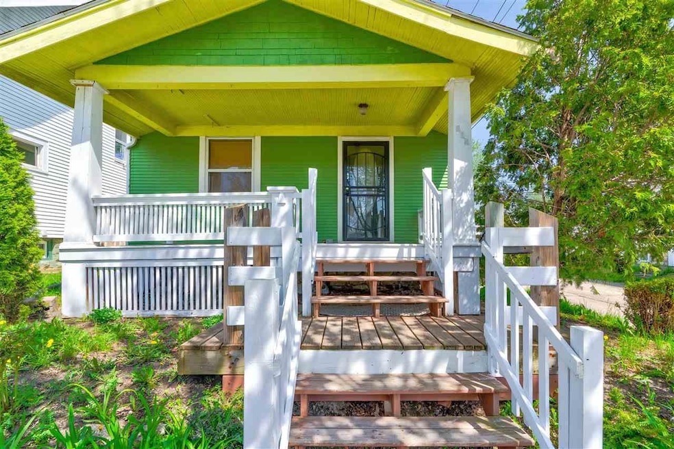 614 18th St SE, Cedar Rapids, IA 52403 - photo 1