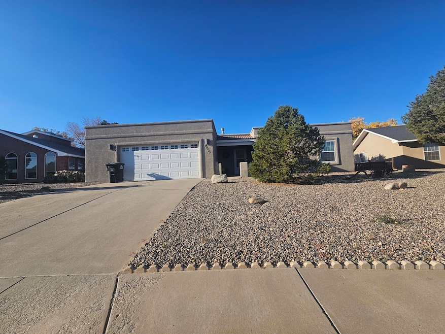 1009 Lee Trevino Dr, Belen, NM 87002 - photo 1